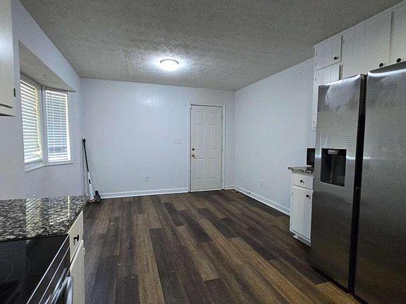 5th image of 912 Curry Cir SE