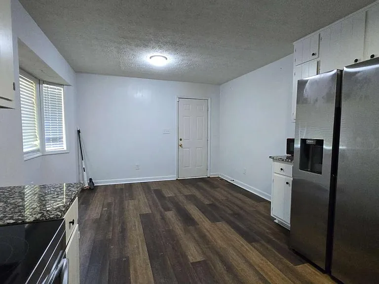 912 Curry Cir SE — Photo 5