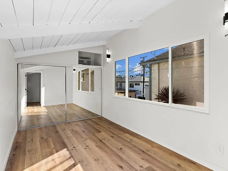 2055 Thomas Ave — Photo 8