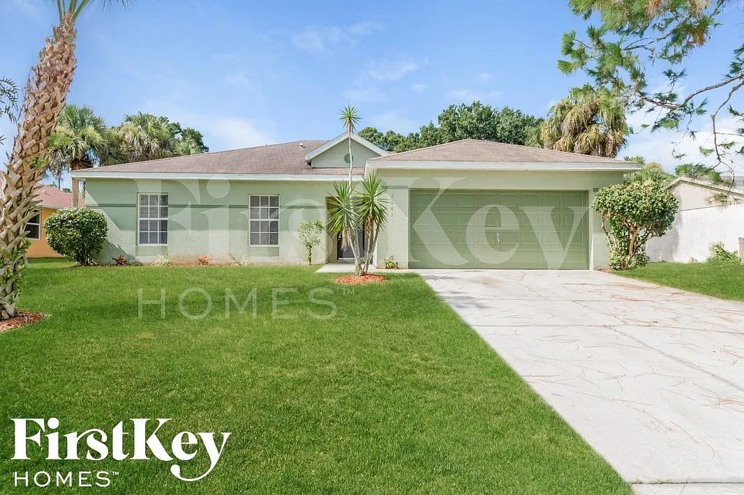 4 bed, 2.0 bath, 1400 sqft, $2,165 — Photo 1