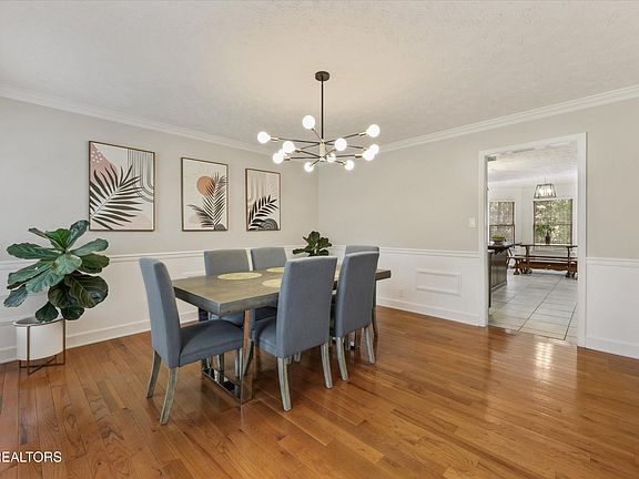 2nd image of 11901 Butternut Ln