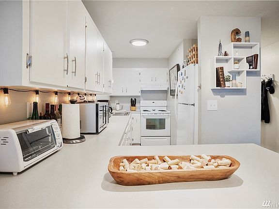 3rd image of 1199 SE 9th Ave APT 302