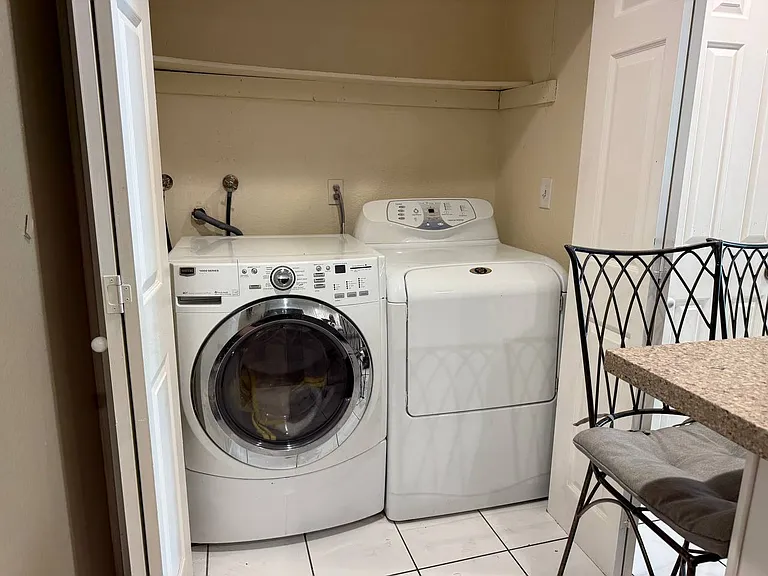 21620 Burbank Blvd #15 — Photo 9