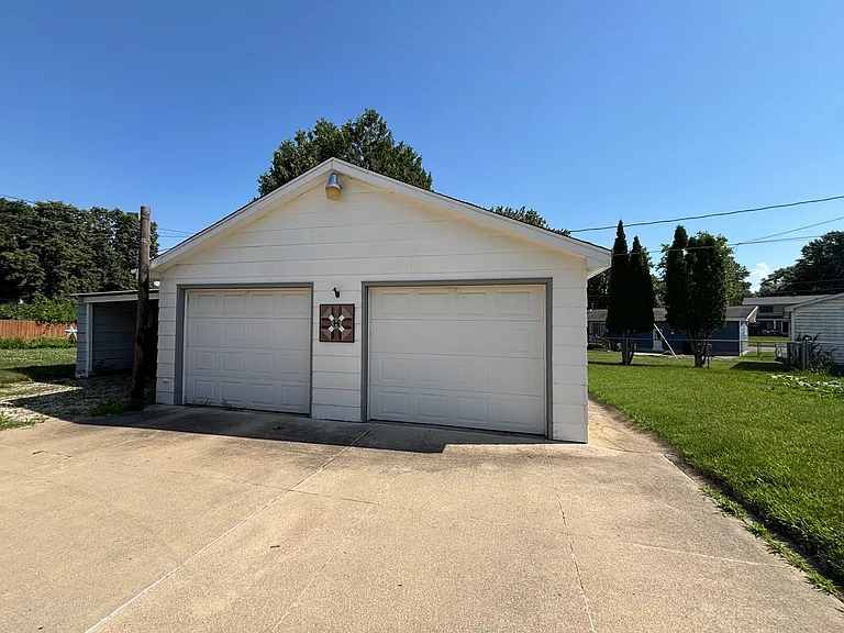 2543 Edgemont Ave — Photo 13