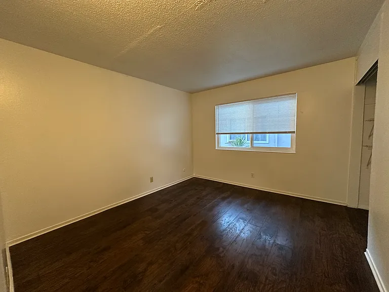 25888 Gading Rd — Photo 7