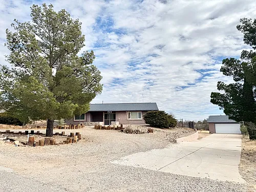 1327 S Yucca Dr Photo 1