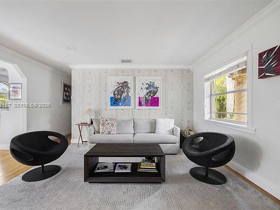 4th image of 1015 SW 44th Ave #1015