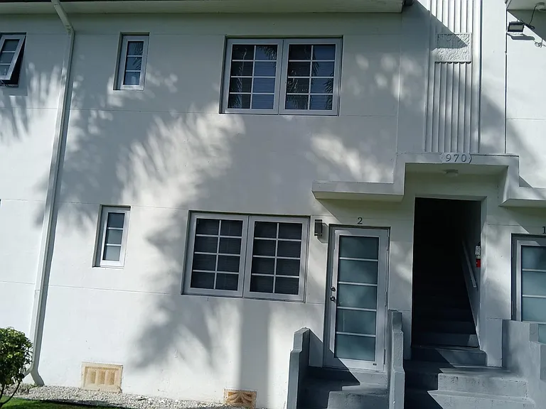 960 SW 2nd St #1 — Photo 14