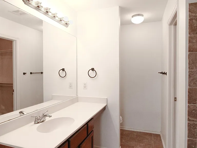 8000 Erryn Ln — Photo 7