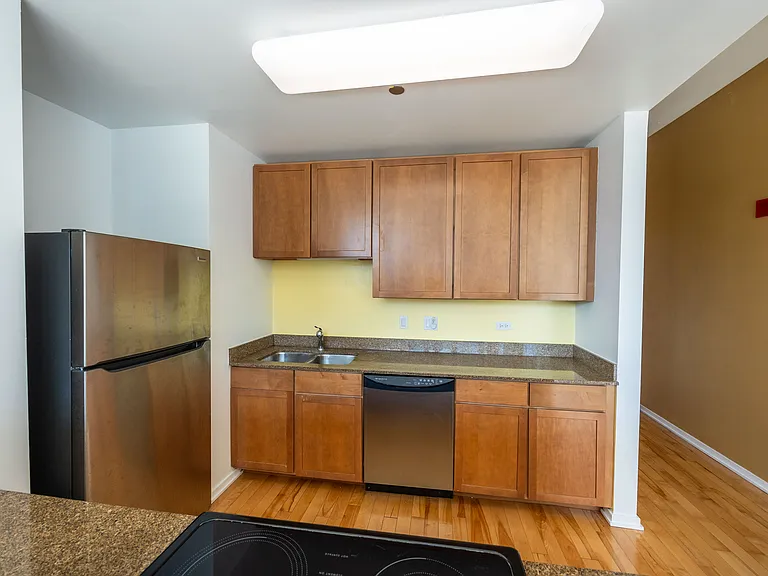 1000 W Leland Ave #6C — Photo 6