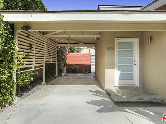 3rd image of 1461 Yosemite Dr