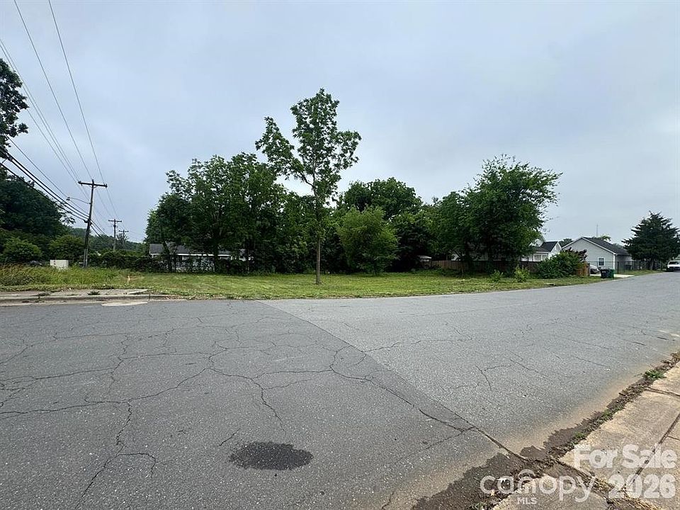 2nd image of 2211 Carmine St