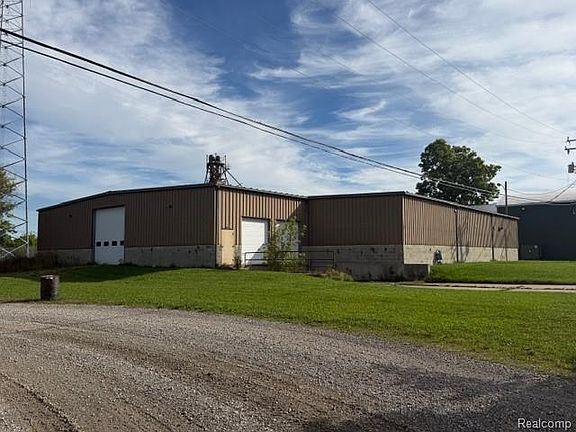 2nd image of 352 County Center St