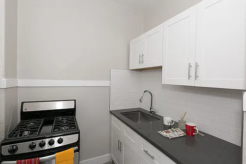 920 Leavenworth Photo 1