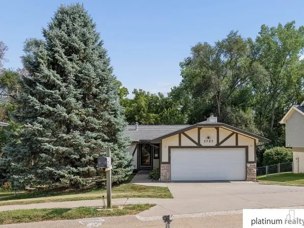 3727 Lawnwood Dr, Bellevue, NE 68123