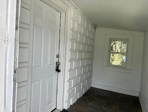 102 Lauren Ave — Photo 3
