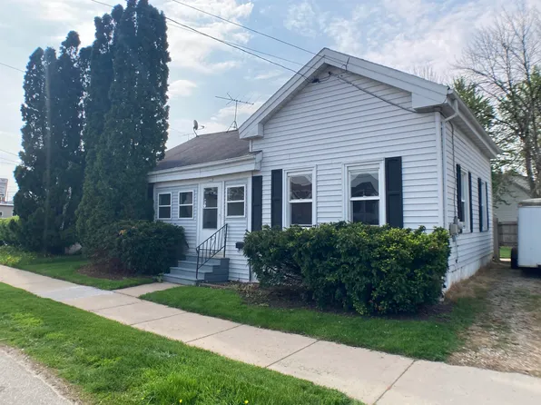 221 W 7th Ave, Oshkosh, WI 54902