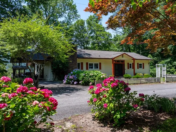 14 Chalet Village, Robbinsville, NC 28771