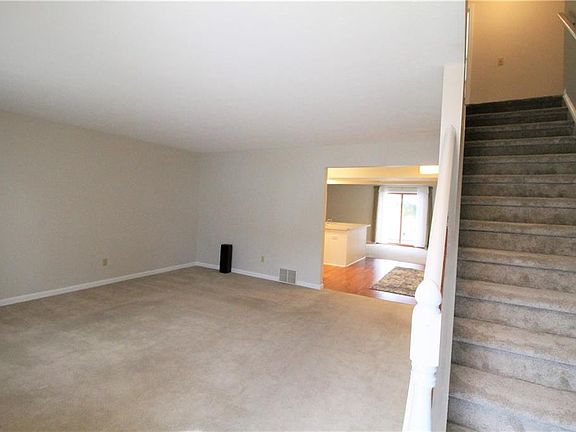 5th image of 84 High Point Dr Unit 64