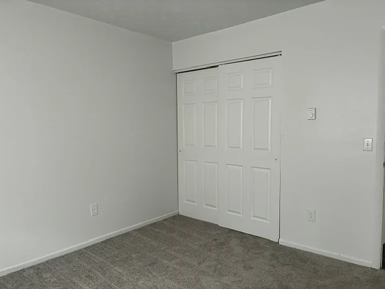 Waynedale Circle Apartments — Photo 45