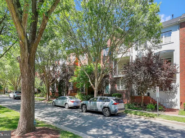 303 Garden View Sq, Rockville, MD 20850