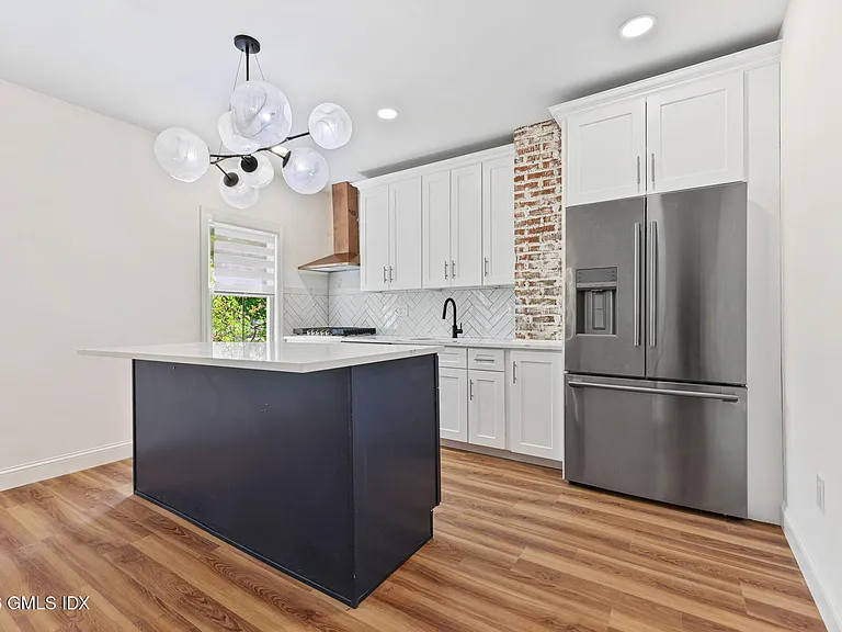 300RUC E Park Ave #B — Photo 11