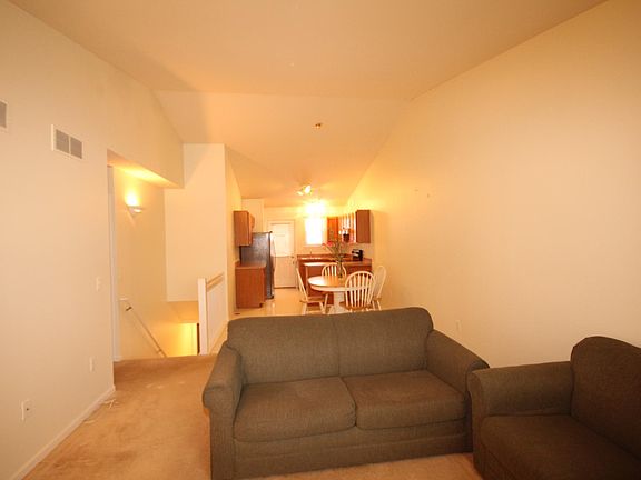 5th image of 22115 Glenwood St #3