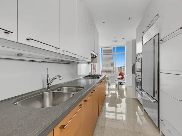 151 East 58th Street image 9 of 25