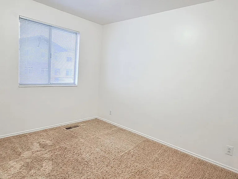 392 W 400 N — Photo 17