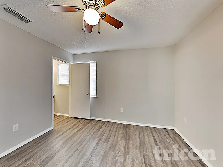 429 W Ferndale Ln — Photo 8