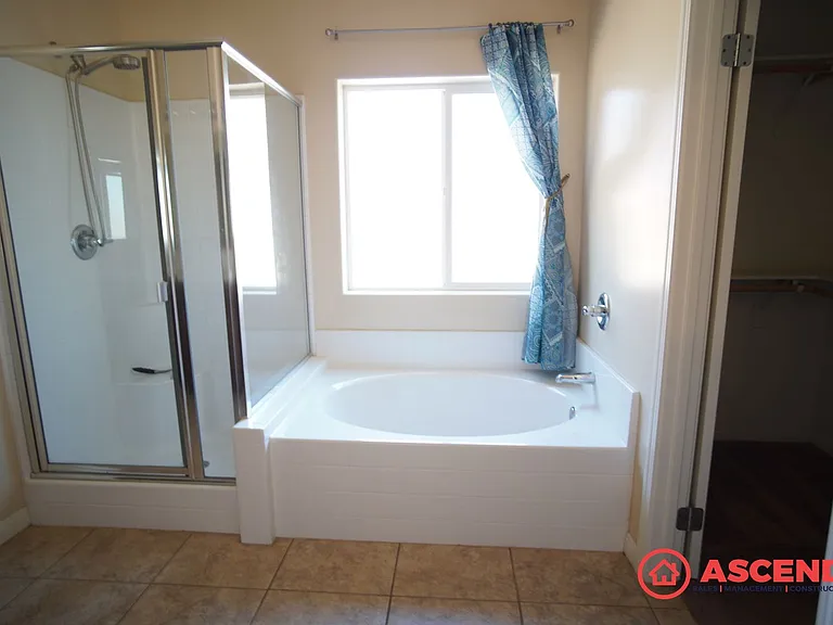 7918 Rhine Dr — Photo 13