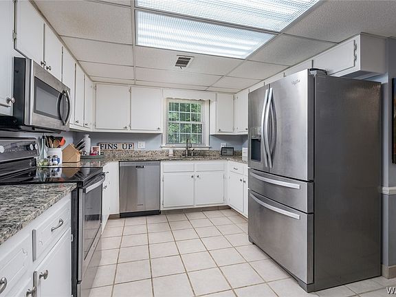 4th image of 5611 Redbud Ln