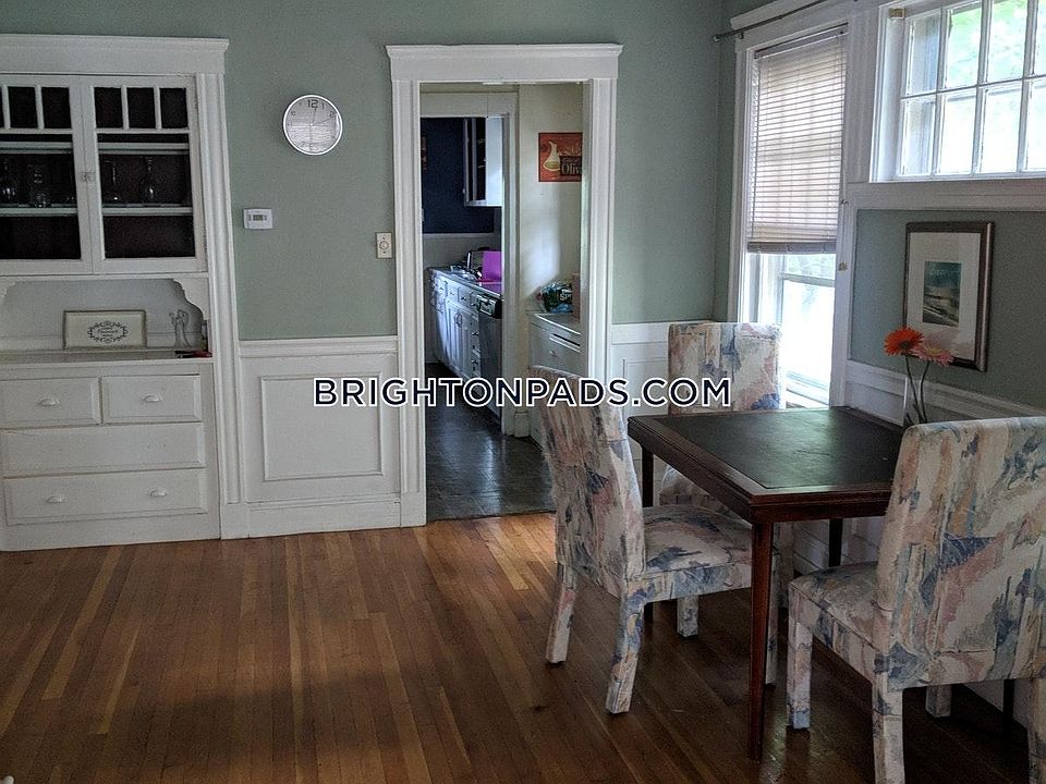 2nd image of 98 Beechcroft St #2TR
