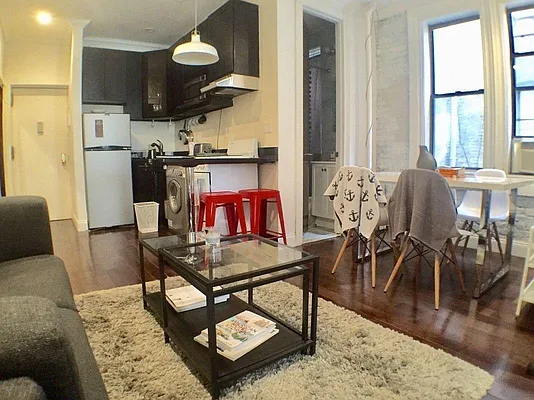 Rented by Kahen Properties | media 30