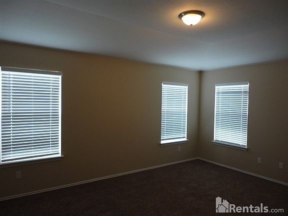 5th image of 1307 Hensley Dr