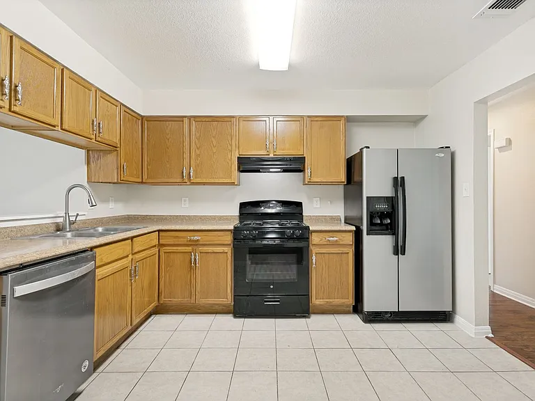 163 Antrim Dr — Photo 13