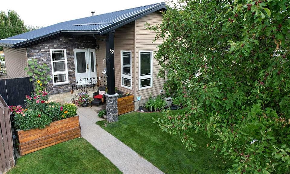 1st image of 52 SE Chinook Way W