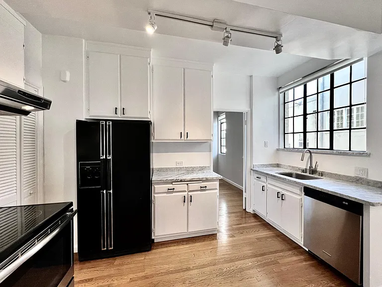2360 Pacific Ave #501 — Photo 5