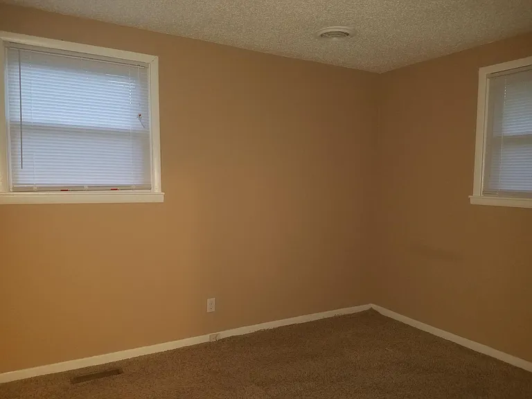 402 South Ct — Photo 15