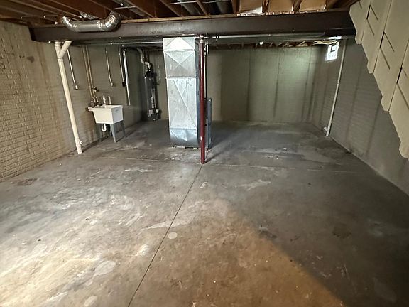 5th image of 440 Lucy St