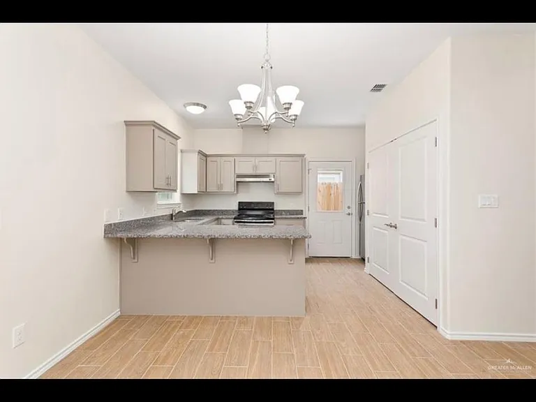 3813 Hawthorne Ave #2 — Photo 2