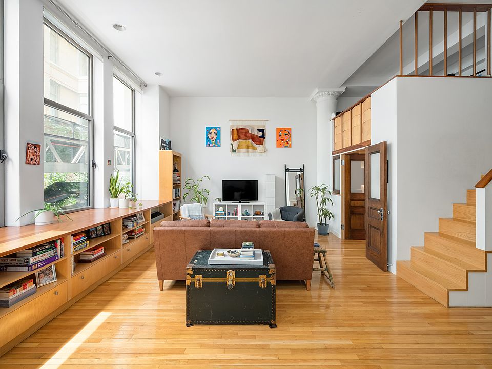 1st image of 252 7th Ave APT 3Z