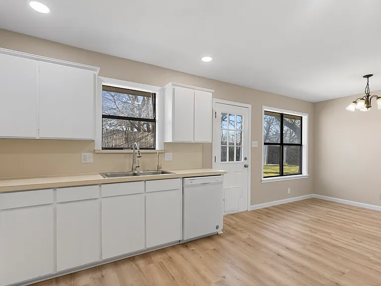 1623 W Parnell St — Photo 6