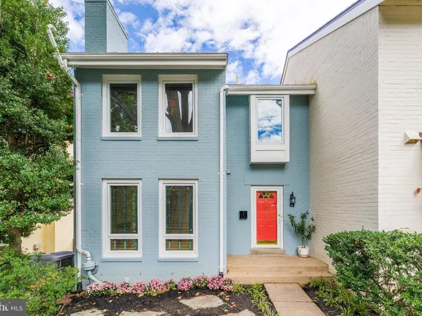 2001 Chadds Ford Dr, Reston, VA 20191