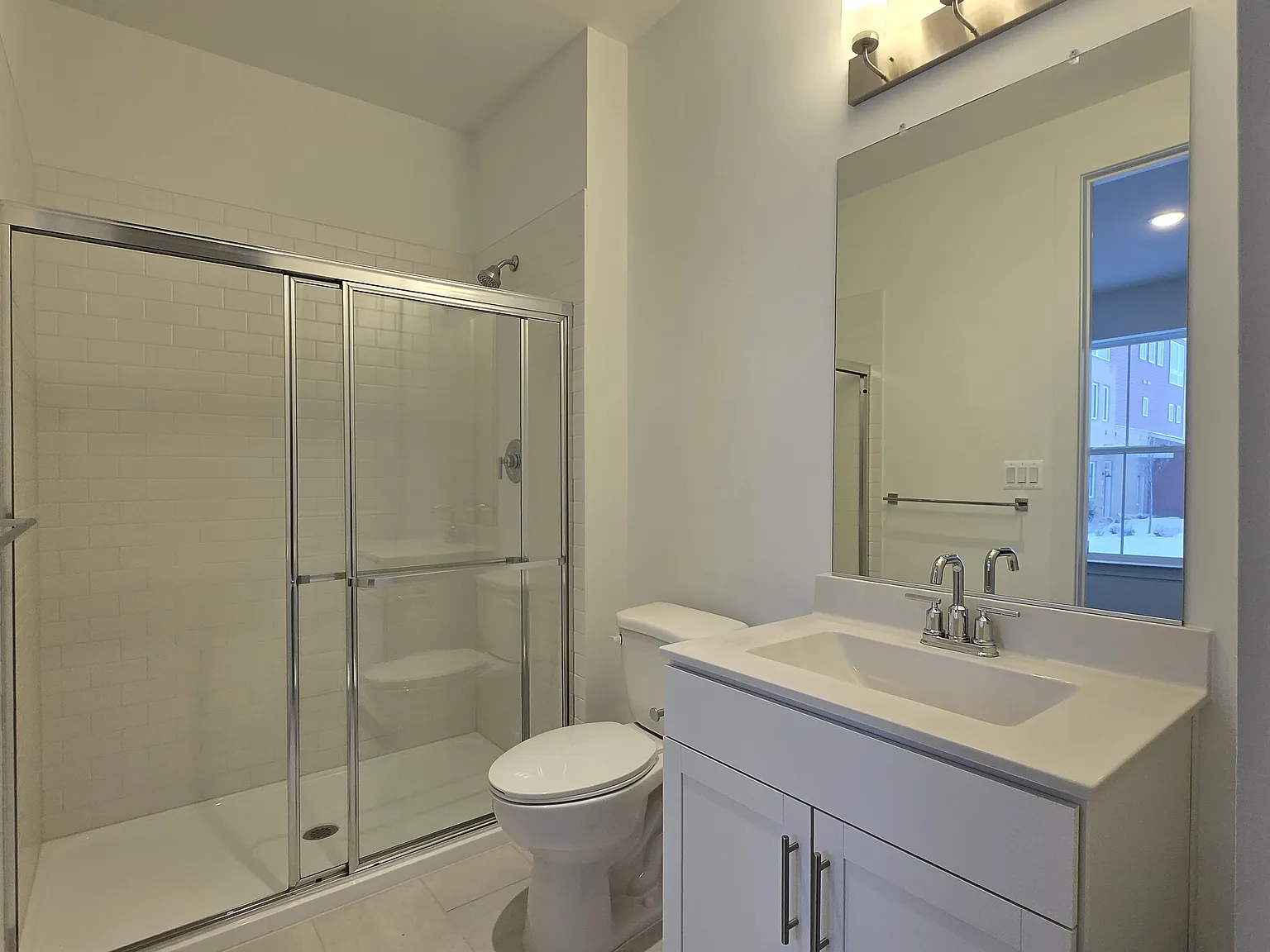 4 bed, 3.5 bath, 2011 sqft, $3,100 — Photo 3