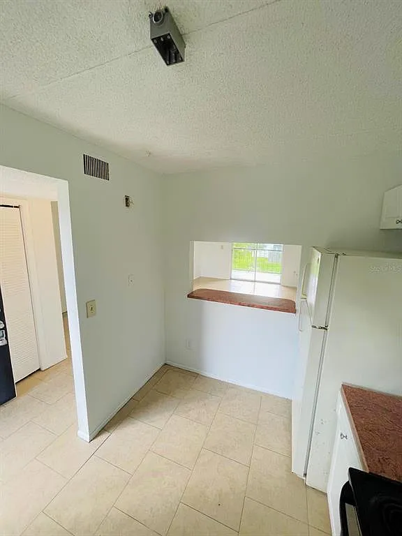 1 bed, 1.0 bath, 742 sqft, $1,300 — Photo 3