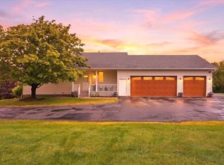 765 Oriole Ln, Hudson, WI 54016