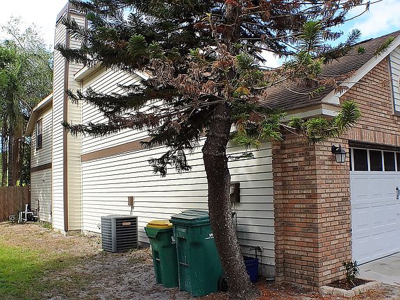 3rd image of 245 Mayfair Cir N