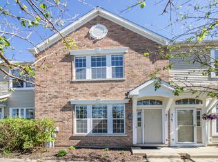 311 Springbrook Trl S #311, Oswego, IL 60543