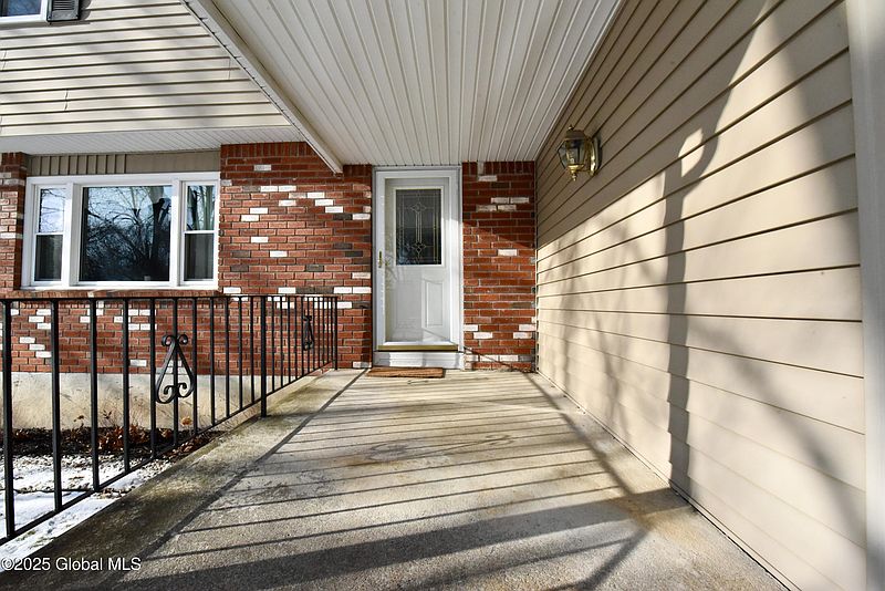 5th image of 19 Lexington Road